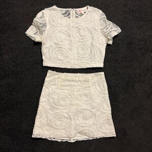 L'atiste white lace skirt set